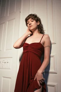 RikkiSanchez red dress Gambar 2