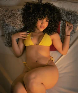 kathleen_brown Yellow Girl♥ Pic