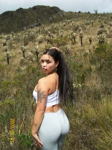 meli_ortiz_ DOING HIKING🥵 Pic 7