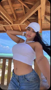 samanthta Public Pic 4