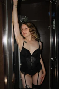 Mary_Charm Will you take a shower with me? Bilde 5