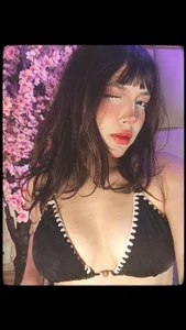 Parismorelli1 I'm not wearing underwear.💦 Pic 4