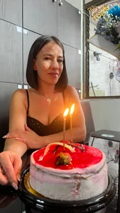 millie_brown21 It's My Birthday Immagine 