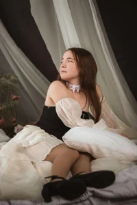 GraceBrawn Public صورة واحدة|GraceBrawn Public صورتان|GraceBrawn Public  صور|GraceBrawn Public  صورة