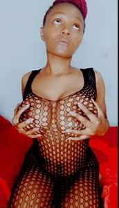 BustyBay: Public ( фото)