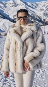 MiraBennetのlove mountainsの枚の写真