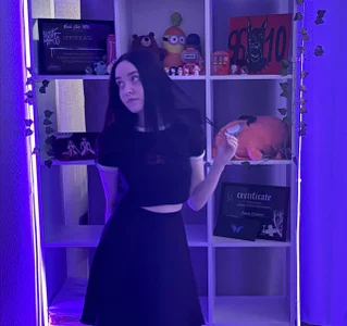 VividSienna 𖧷₊˚˖𓍢ִ🍓✧˚.🎀༘⋆ﾟ＊ Pic 3