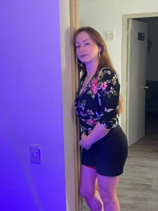 Giovanela_rose I feel beautiful today… what’s your favorite detail? 💋 Pic 3