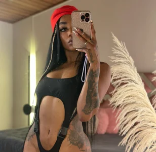 emely_brandonのBe my Valentine 💌💋の 2枚の写真