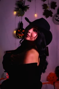 alisa_ousen HALLOWEEN! Boots, a hat, and absolutely no desire to behave myself👻🥵 รูป  3