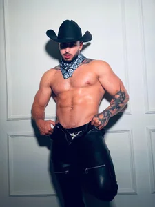 mike_belle U fav cowboy🤠🔥  4টি ছবি