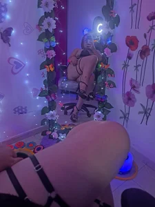 carol_20 sexy feet Pic 2