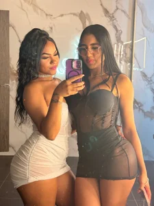 ABBY AND KHLOE 🔥🥳 od dirtyplayfantasies  4 snímek