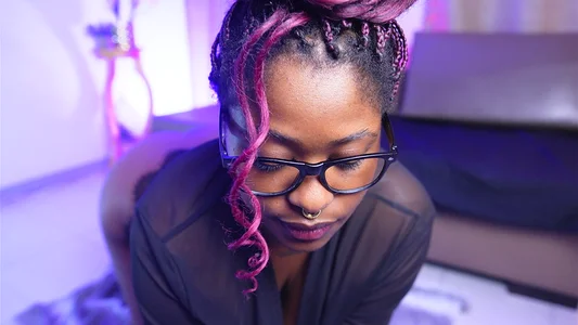 justnala_ Glasses on 🔥👀🫦🤓 Pic