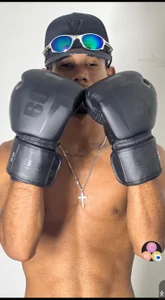 sexy-athletic-guy Public Foto 5