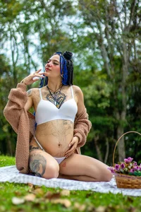 Kitty_ravee Ride in the park Pic 7