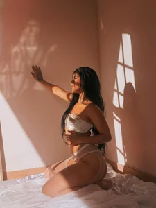 MiaLaurence When the Sun Knelt Bilde 5
