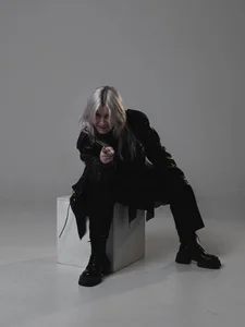 Flora_White Public Foto 6