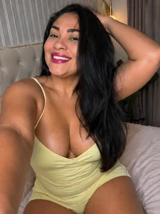 Monika-Ruizの💛💛💛の 2枚の写真