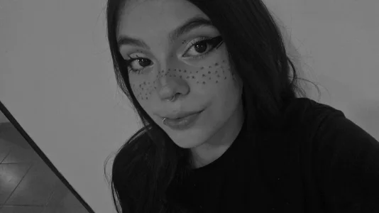 cutee_andrea Soft look, wild thoughts… 🖤🤍 Pic 2