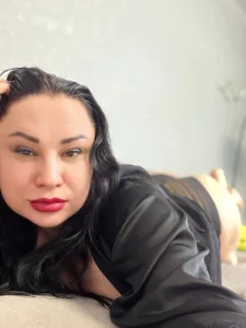 Mia_Store Public  3 снимка