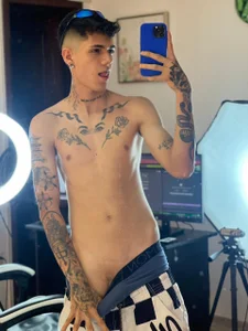 Tommy_valverde a cute skinny guy with tattoos 圖片 3