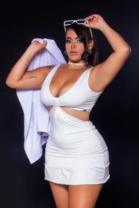 AlynAllen sexy in white dress Immagine  2