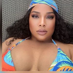 AloraXX Public Bilde