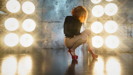 Jullia_Moor Redhead in light  3টি ছবি