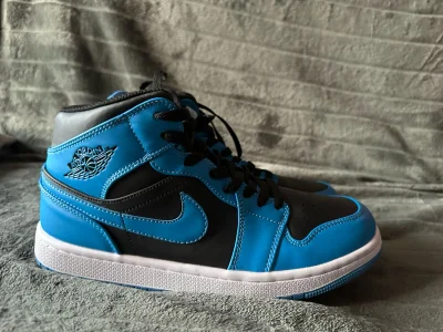 Vbenz28のMY SNEAKERS FETISHの 2枚の写真