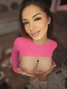 FlirtyFawn Life's better in pink😏🩷 Pic 5