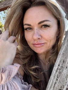 Monika-peach a little about me slika 3