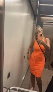 Lara_MILFGODDESS: just orange!🤩 ( 2 фото)