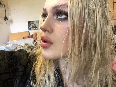 Anny_Blossom Public Hình 4