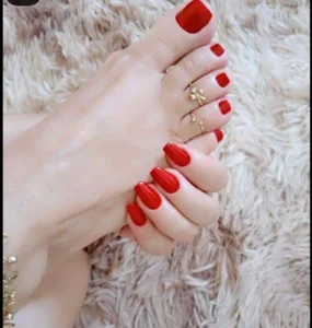 Nayla-Mouna feet fetish Pic 3