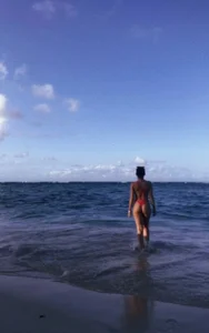 Ellie_lowell Public 圖片