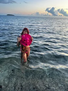 EmmaHills_Sex A little of my beauty in the sea Foto 3