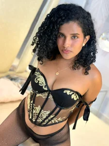 Horny_Curls Rich latina 💘 Pic 3