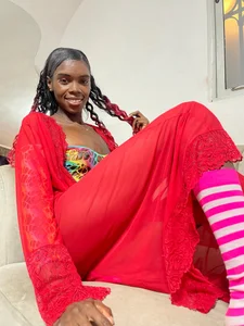 bonieklent: sit with me my love ( 4 фото)