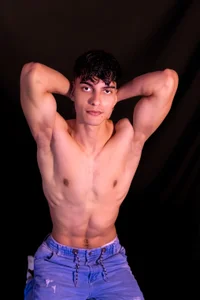 AlessioVitale 🖤 Strong hands, soft touch… perfect mix. Pic 3