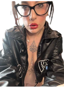 Itsivybelle_filthymilfuk Can I borrow your Harley Davidson 🏍️🏍️ Pic 4
