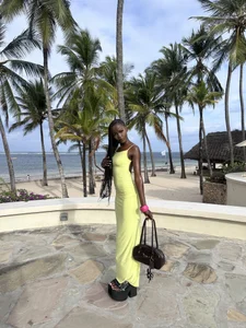 ZENDAYA_CASTING Ebony in yellow 💛🥥 Foto 2
