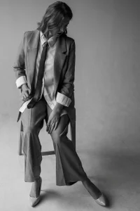 YourUniverserのBusinesslike, daring and sexyの 4枚の写真