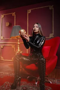 GoddesLeila With just my gaze, I dominate you. Kuva