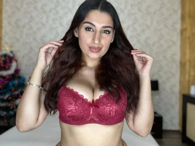 In burgundy lingerie de VallerieJones Foto