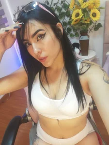 ambar_mills42 🖤😏 Pic 3