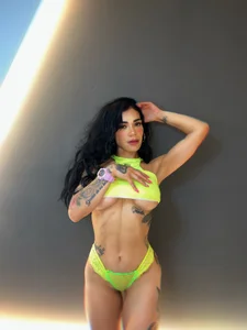 BellePearson GREEN PASSION Pic 4