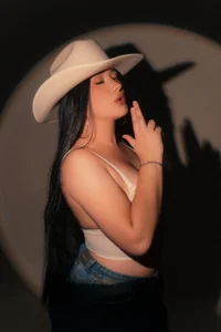 Leaa_Cox: Cowgirl Cox🐴🤠 ( 4 фото)