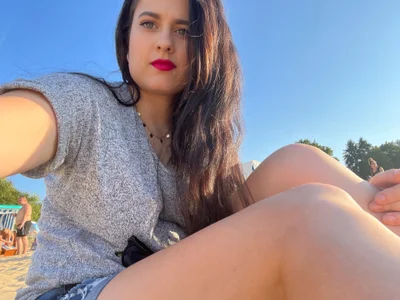 Mina_Foxx Public Foto 9