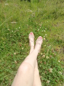 LeanaMaturee Come join me, darling… just you and me, all natural… would you like that? 😏✨ Pic 6